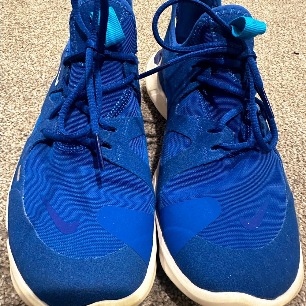 Blue and white Nike woman shoes. Light blue and dark blue.